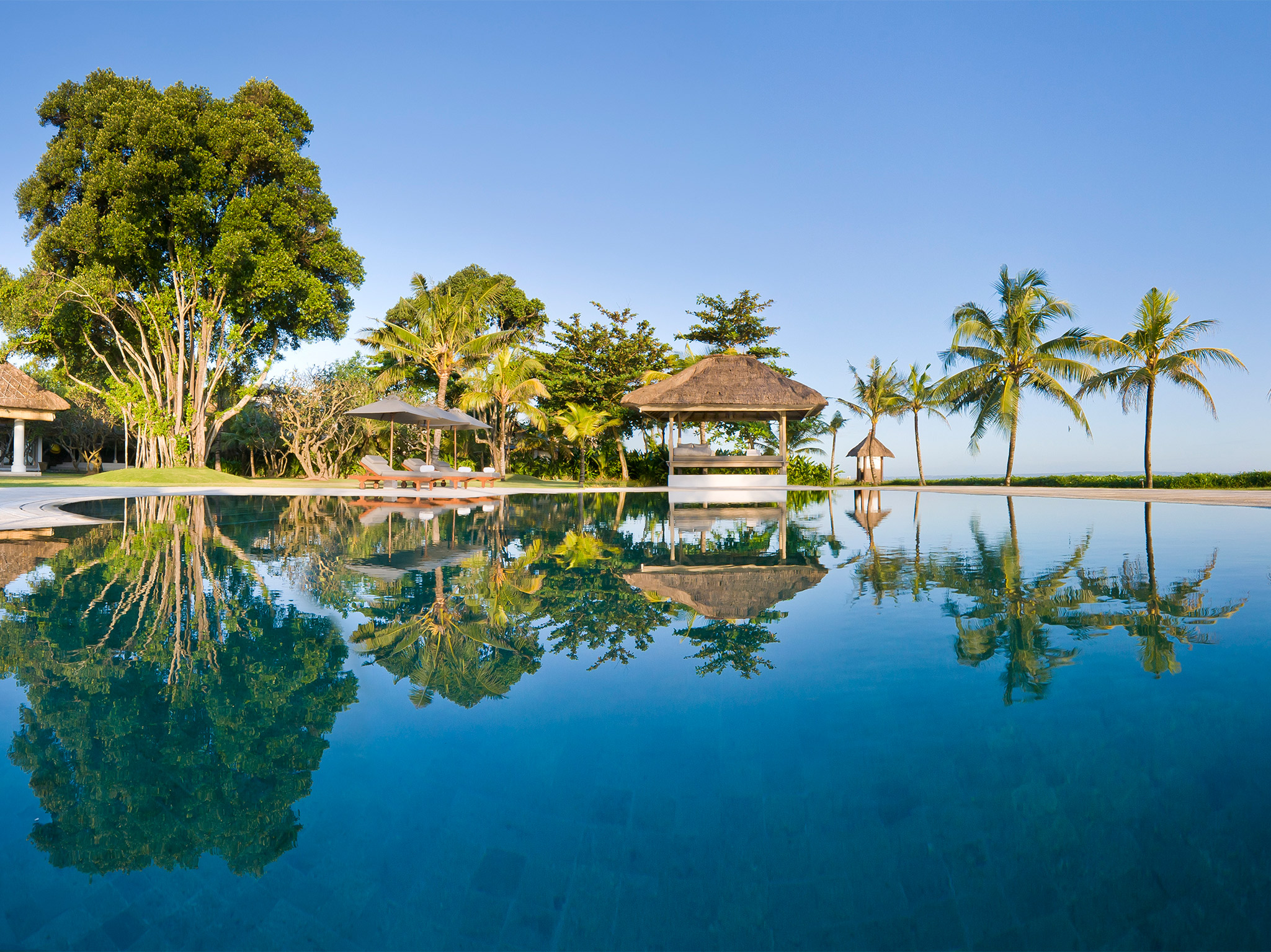 Atas Ombak - Pool reflections - Villa Atas Ombak, Seminyak, Bali
